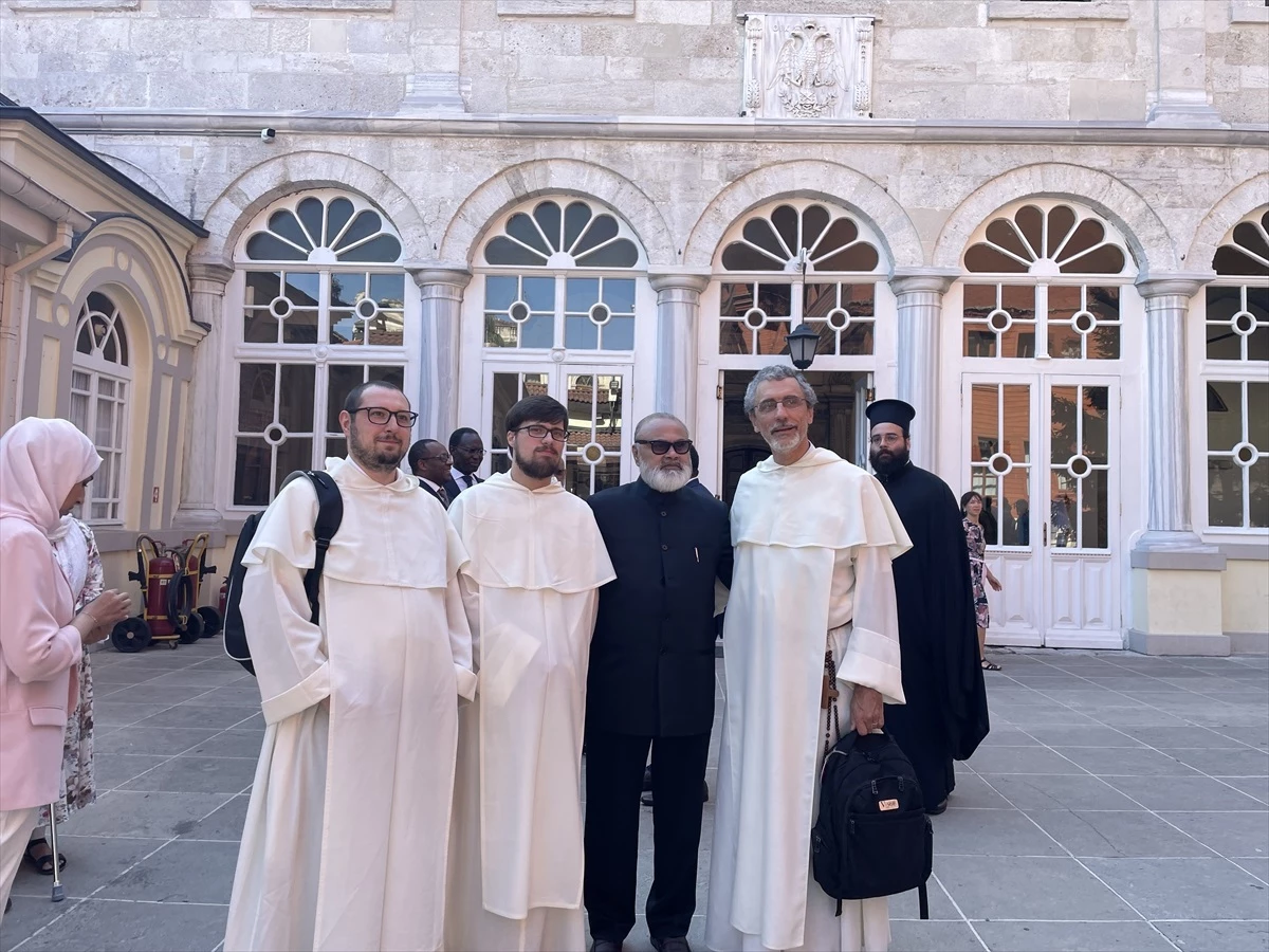 İstanbul’da Müslüman ve Hıristiyan temsilciler cami ve kilise ziyaret etti