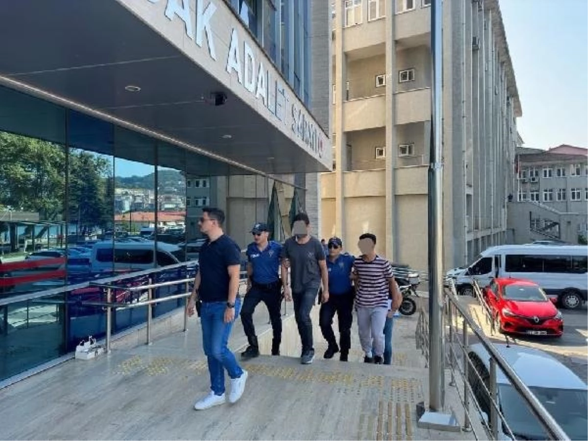 Zonguldak’ta Banka Görevlisi Olarak Tanıttıkları Kişiyi Dolandıran 2 Zanlı Tutuklandı