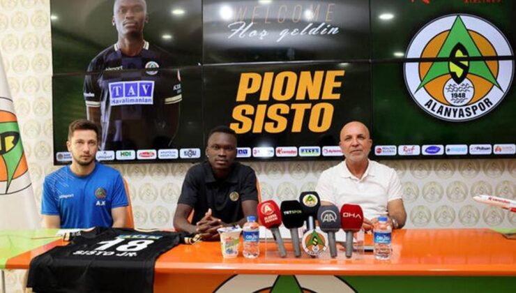 Corendon Alanyaspor'da Pione Sisto için imza töreni düzenlendi