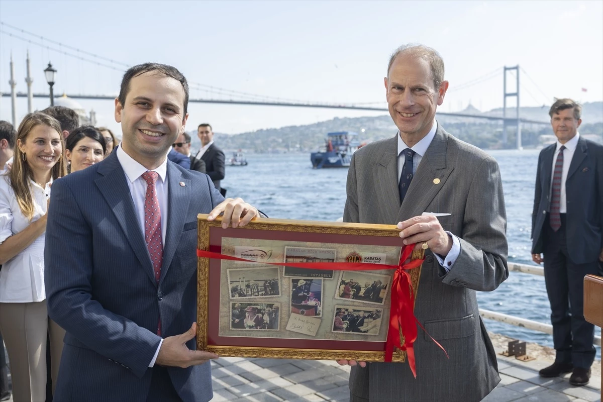 Edinburgh Dükü Prens Edward, İstanbul Kabataş Erkek Lisesi’ni Ziyaret Etti