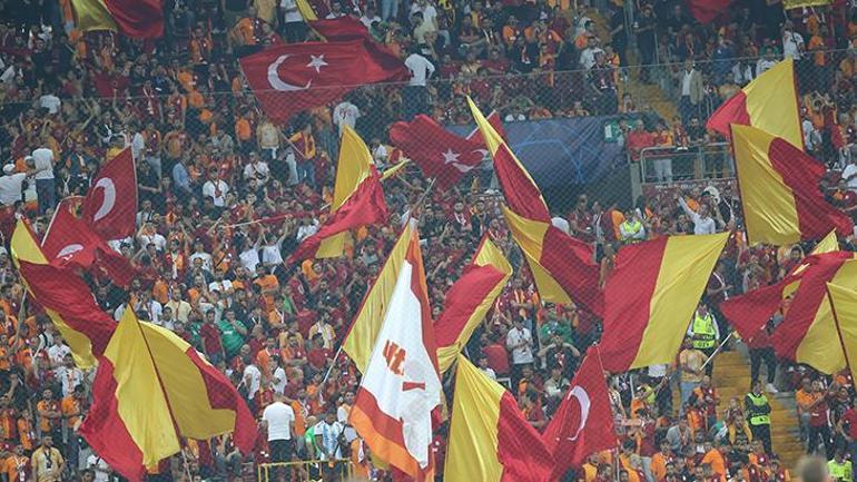 Galatasaraylı yıldız futbolculara tribünden şok tepki