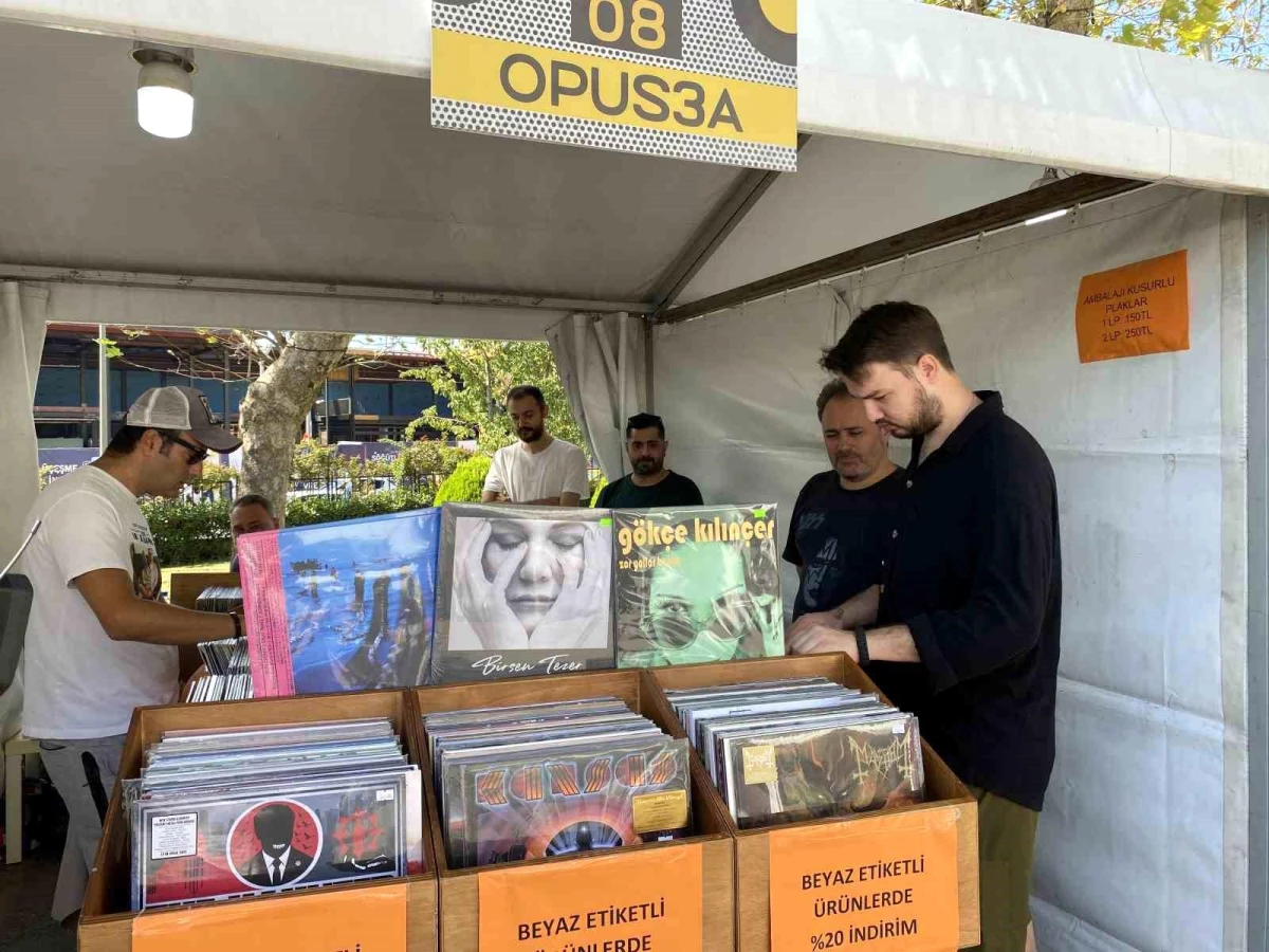 İstanbul’da plak severler Kadıköy’de buluştu