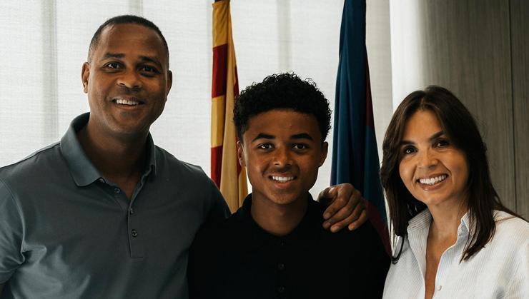 Patrick Kluivert'ın gurur günü: Oğlu Barcelona ile profesyonel sözleşme imzaladı