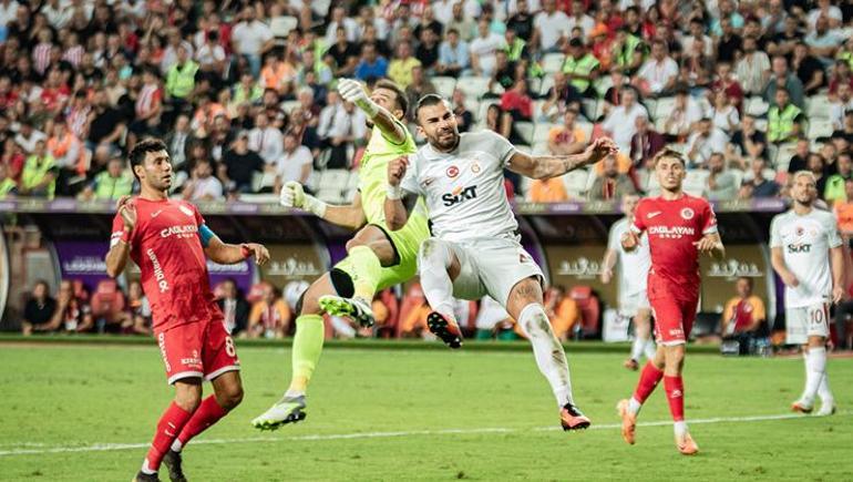 Antalyaspor-Galatasaray maçının ardından çarpıcı yorum: Bir beden büyük forma giymek zorunda...