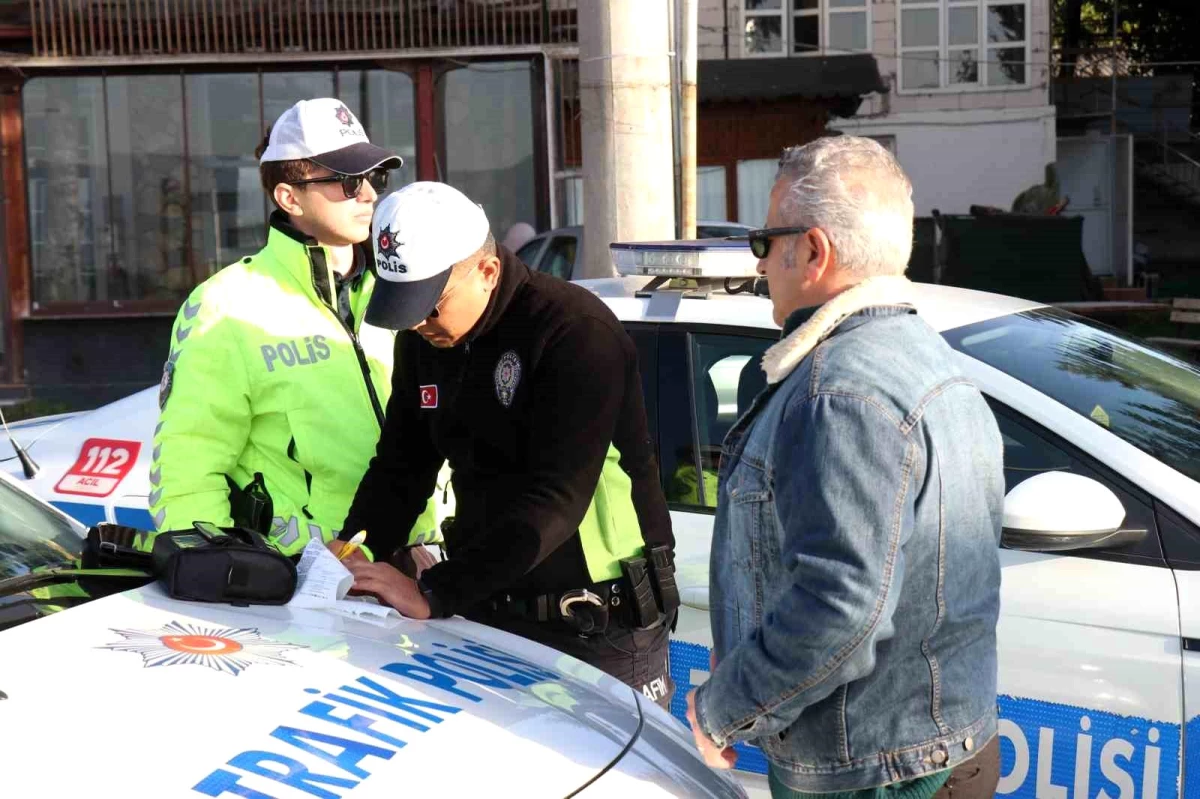 Bolu’da Emniyet Şeridi İhlali Yapan Sürücüler Polis Denetimine Takıldı