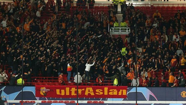 Galatasaraylı taraftarlar, Old Trafford’u inletti!