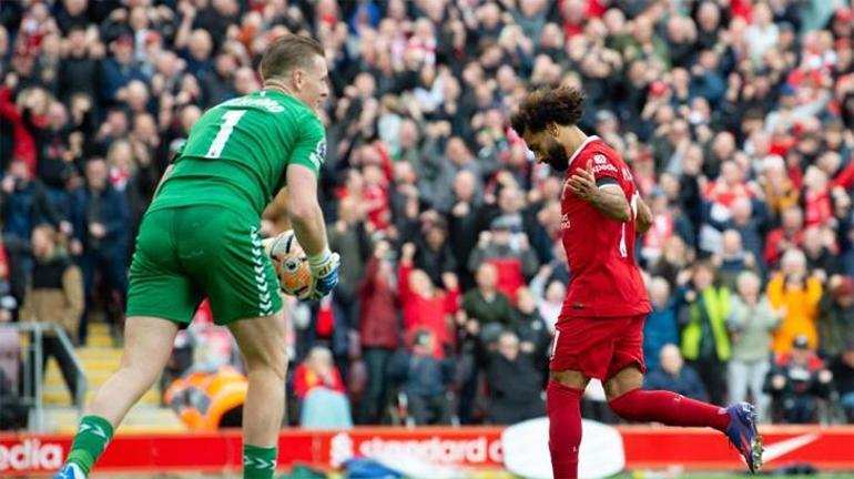 Liverpool derbide Evertonı Salahla devirdi