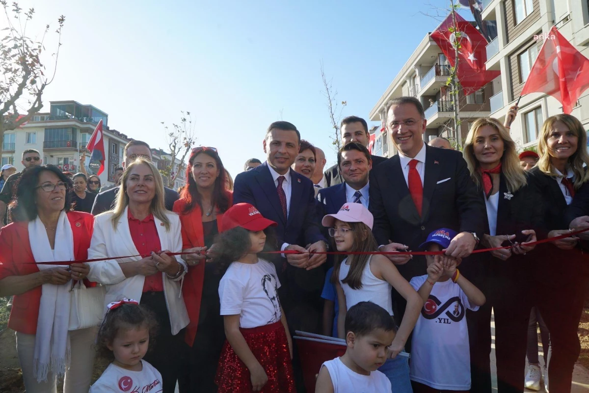 Özgür Çelik’ten "29 Ekim" Mesajı: "Cumhuriyetimizin İkinci Yüzyılını Demokrasiyle Taçlandırmak İçin Büyük Bir İnançla Mücadeleye Devam Edeceğiz"