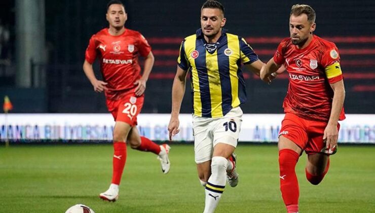 Pendikspor ve Fenerbahçe, Cumhuriyetin 100. yılına özel formayla sahada