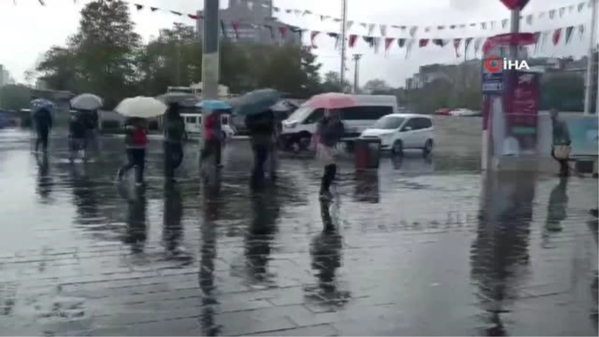 Taksim’de Sağanak Yağış