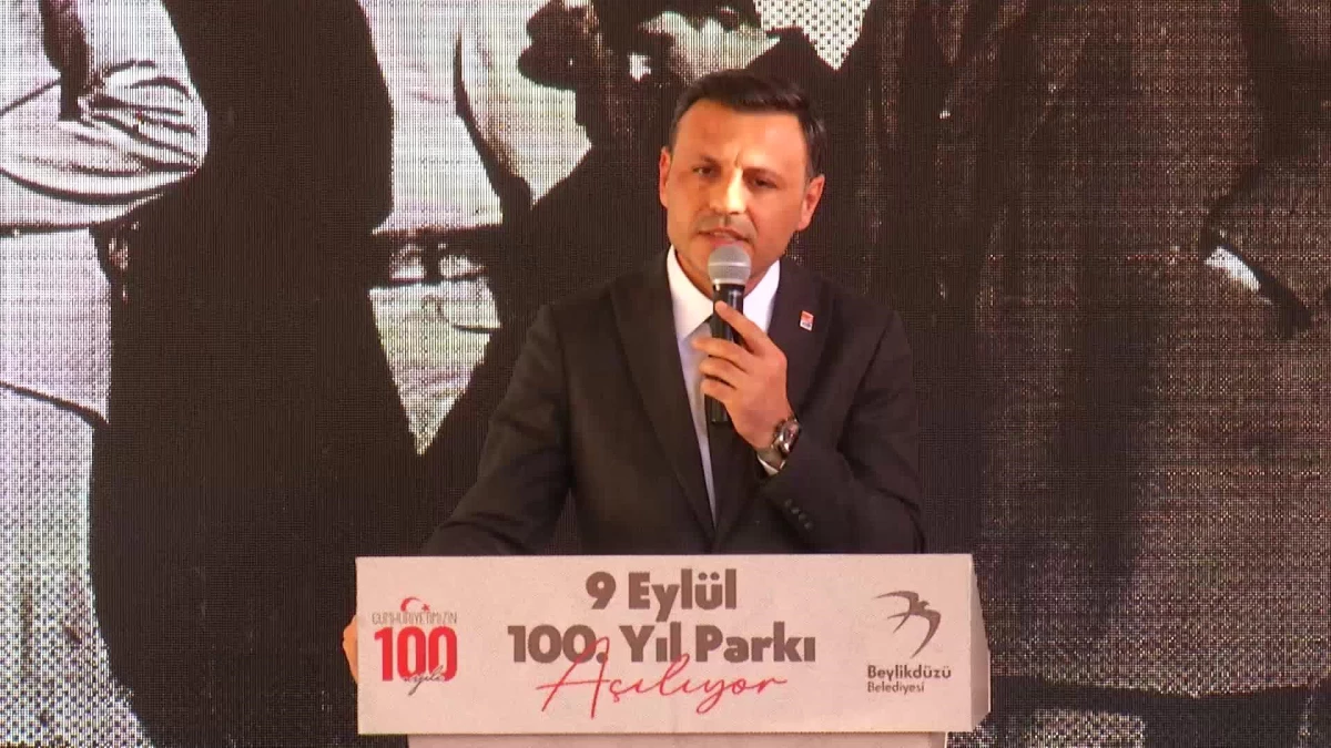 Özgür Çelik, Beylikdüzü Belediyesi’nin 47 Saatte Yaptığı Parkın Açılışına Katıldı: "Burada Sosyal Demokrat Belediyecilik Uygulaması Gerçekleşiyor"