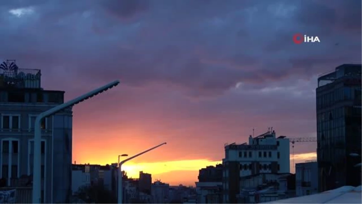 Taksim’de gün batımı manzarası hayran bıraktı