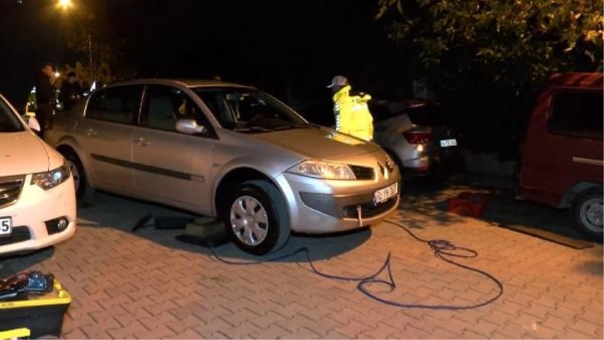 Üsküdar’da el frenini çekmeden indiği otomobilin altında kalan sürücü hayatını kaybetti