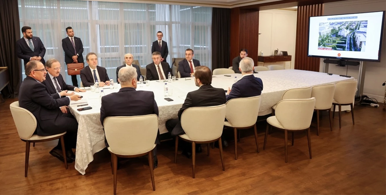 Bakan Özhaseki: Şehirlerimizi eski canlılığına kavuşturacağız