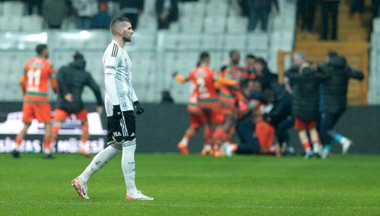Beşiktaş, Dolmabahçe'de ilk kez Alanyaspor'a kaybetti! Taraftardan isyan…