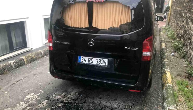 Fatih’te Otomobilleri Yakıp Taşlayan Şüpheli Kadın Gözaltına Alındı