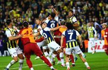 Fenerbahçe - Galatasaray derbisinden ekrana yansımayan görüntüler