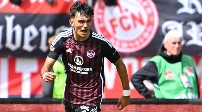 Galatasaraya transferde kötü haber  İki dev kulüp araya girdi