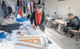 Gazze’deki çocuklar için giysi üretiliyor