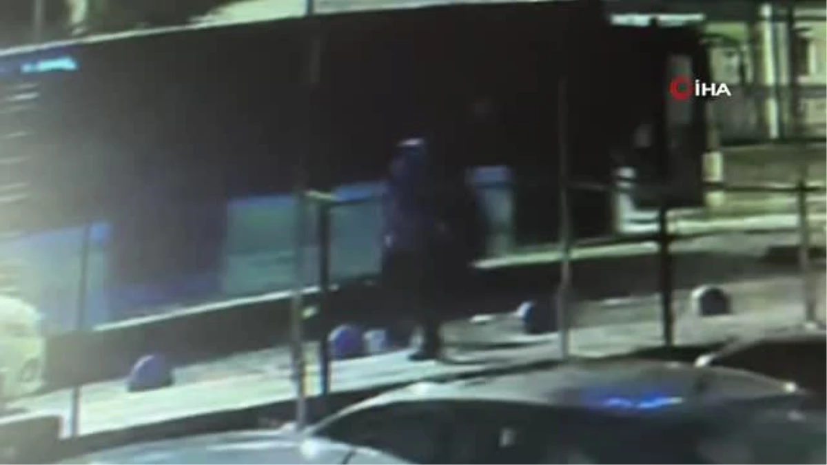 İETT Otobüsü Kayarak Şoförü Ezdi, Şoför Hayatını Kaybetti