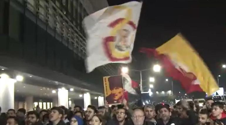 Son dakika haberi: Galatasaray Fenerbahçe Süper Kupa Finali maçı iptal edildi ve ertelendi Maç Neden Oynanmadı Resmi açıklama geldi