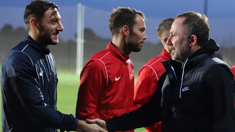 Antalyaspor’da Sergen Yalçın sahaya indi