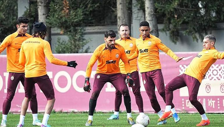 Galatasaray Başkanı Dursun Özbekten oyuncu alacaklarıyla ilgili açıklama: Tamamen hayal ürünü