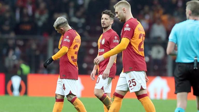 Galatasaray, Sparta Prag karşısında 10 kişi kaldı Direkt kırmızı kart...