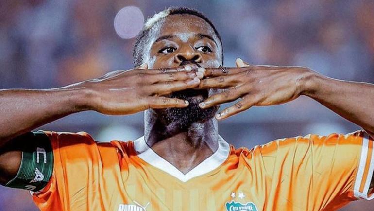 SON DAKİKA: Serge Aurier ve Carlos Vinicius, Galatasarayda Lisansları çıkarıldı...