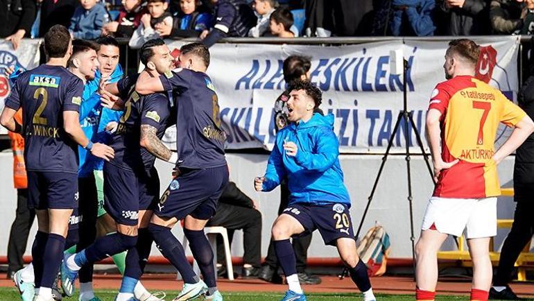 Şampiyonluk gerginliği Galatasaraya yansıyor Penaltı pozisyonunda el var mı Kasımpaşa - Galatasaray maçının ardından çarpıcı sözler...