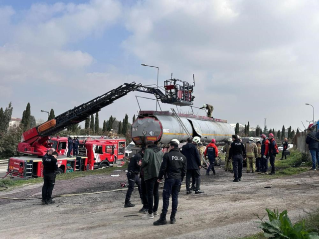 Ataşehir'de akaryakıt tankerinde patlama! 1 ölü, 3 yaralı