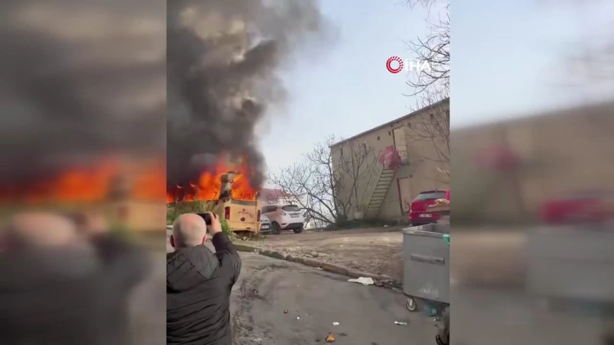 Beyoğlu’nda park halindeki 4 araç alev alev yandı