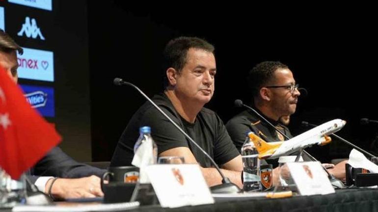 Fenerbahçeden Hull Citye sürpriz imza İlk fotoğraf geldi...