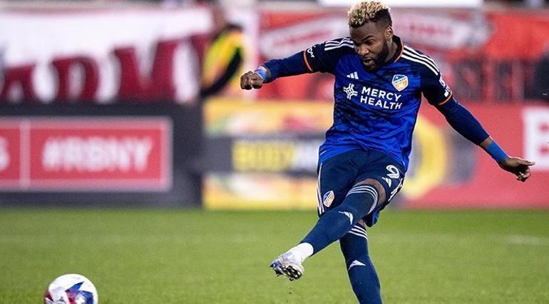 Galatasaraydan Boupendza bombası O da gelmek istiyor