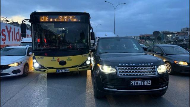 İETT şoförü, çarptığı aracın sürücüsünü ezmeye çalıştı