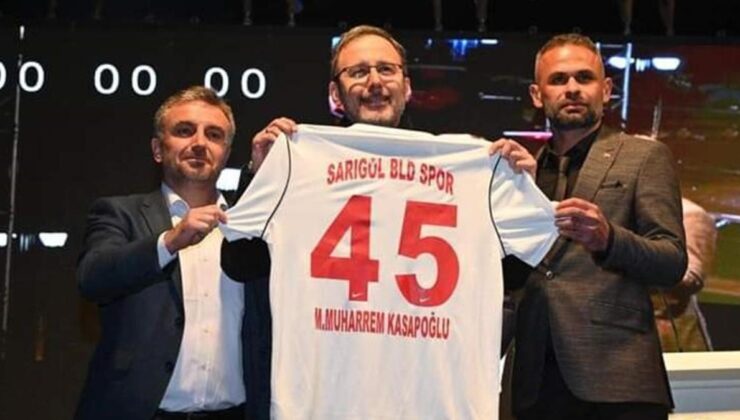 Mehmet Muharrem Kasapoğlu'na forma hediyesi!