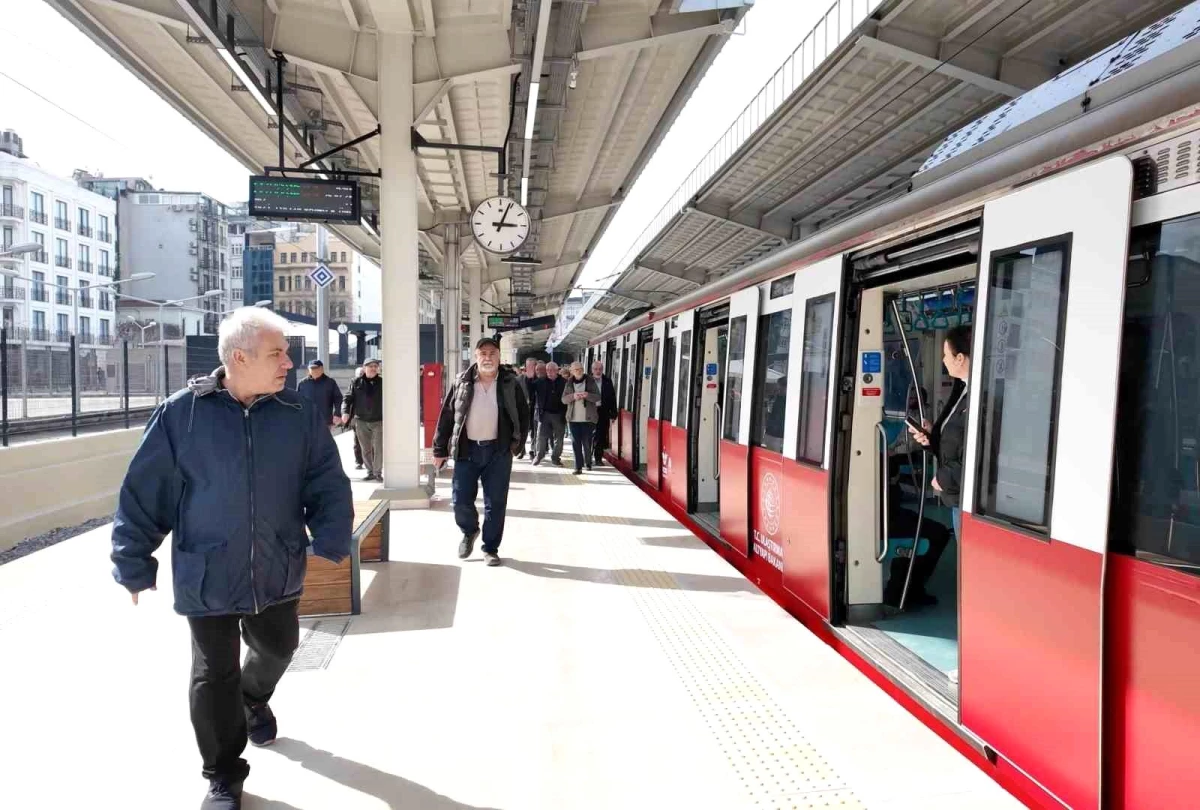 Sirkeci-Kazlıçeşme Raylı Sistem Hattı İstanbullular Tarafından Yoğun İlgi Gördü