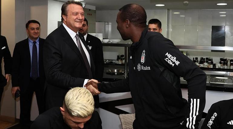 Beşiktaş Başkanı Hasan Arattan takıma uyarı: Formasını sonuna kadar ıslatmayan oyuncu görmek istemiyorum