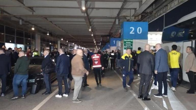 Fenerbahçe İstanbula döndü Taraftarlardan karşılama