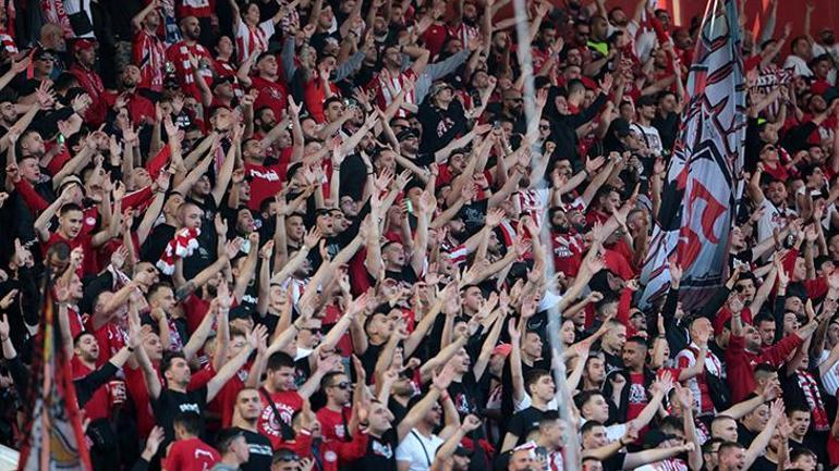 Fenerbahçede Edin Dzekodan Yunan taraftarlara Türk bayraklı cevap Dikkat çeken tepki