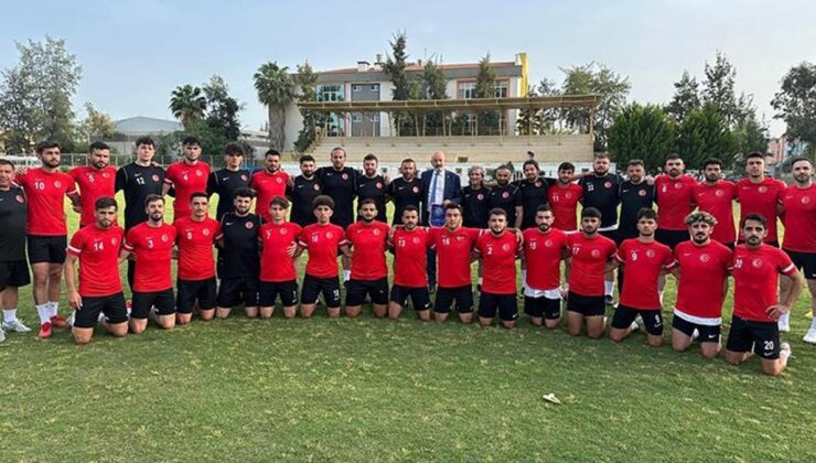 Gürsoy'dan İşitme Engelliler Futbol Millî Takım kampına ziyaret