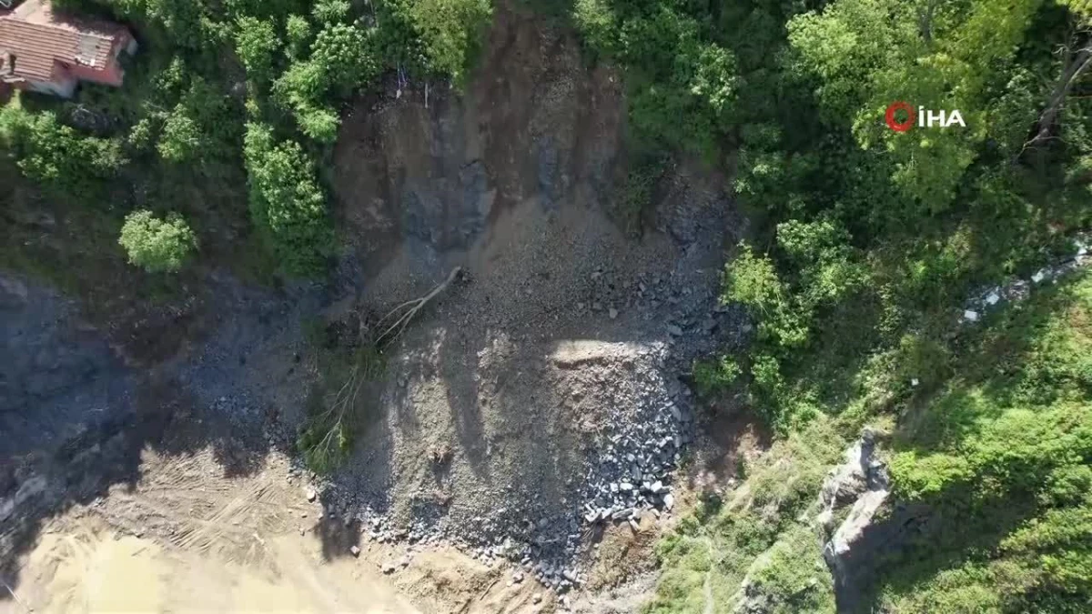 Gaziosmanpaşa’daki heyelan bölgesinin son durumu havadan görüntülendi