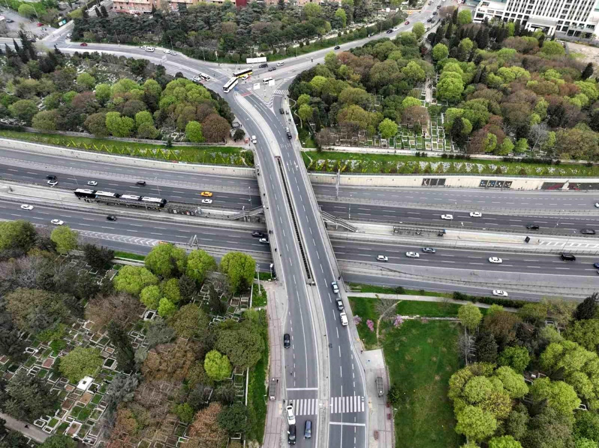 İstanbul’da Bayramın İlk Gününde Yollar Boş Kaldı