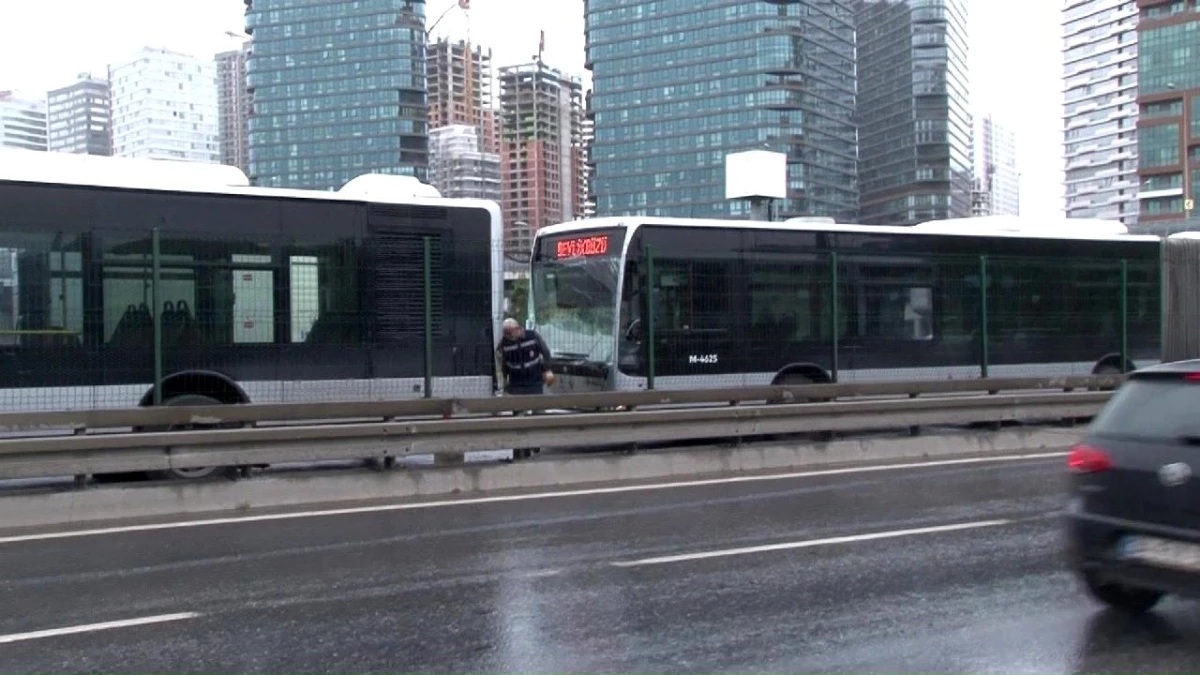 Kadıköy Fikirtepe’de Metrobüs Kazası