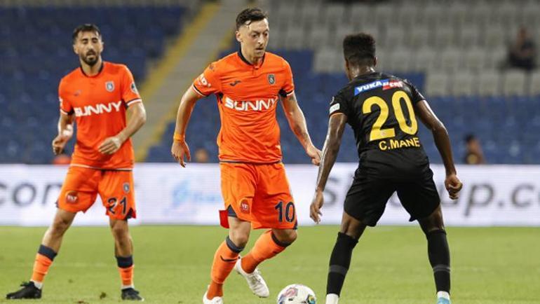 Mesut Özil, Juventus formasını giydi İtiraf etti: İtalyan aşkım...