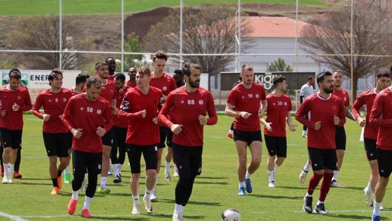 Sivassporda Dorde Nikolic’ten, Fenerbahçe maçı açıklaması: Zorlu rakibe karşı oynayacağız