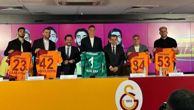 🔴                    Galatasaray'da 5 yıldızla sözleşme uzatıldı! Muslera müjdeyi verdi: Futbolu bıraktıktan sonra…