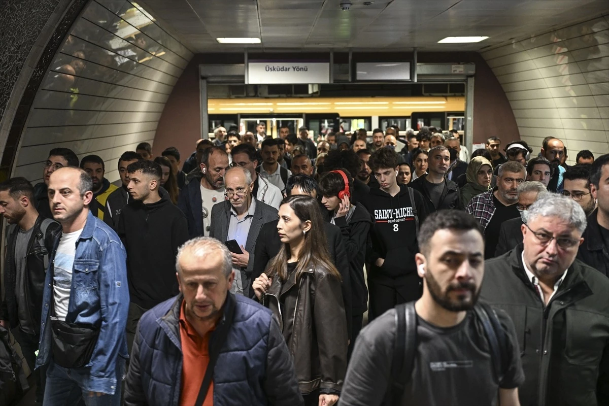 Üsküdar-Samandıra Metro Hattında Aksaklık Devam Ediyor