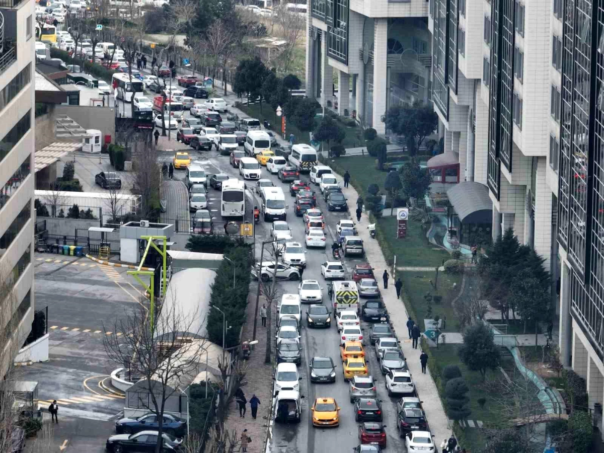 İstanbul’da Araç Yoğunluğu Rekor Seviyeye Ulaştı