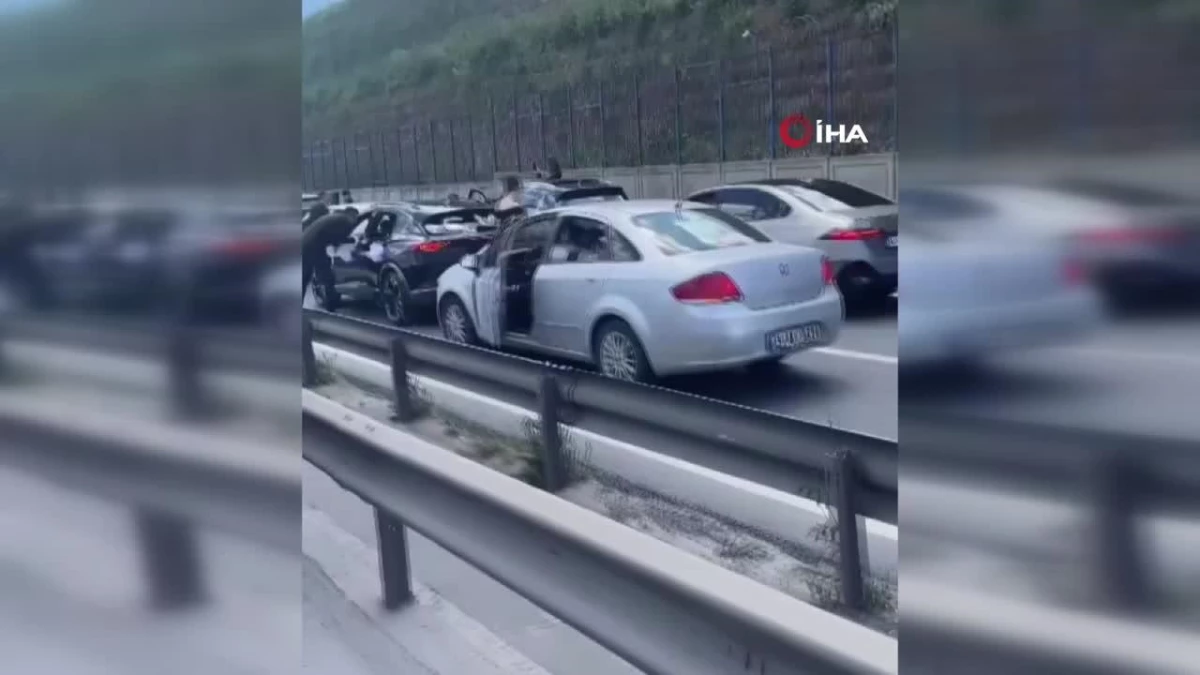 İstanbul’da düğün magandaları trafiği felç etti